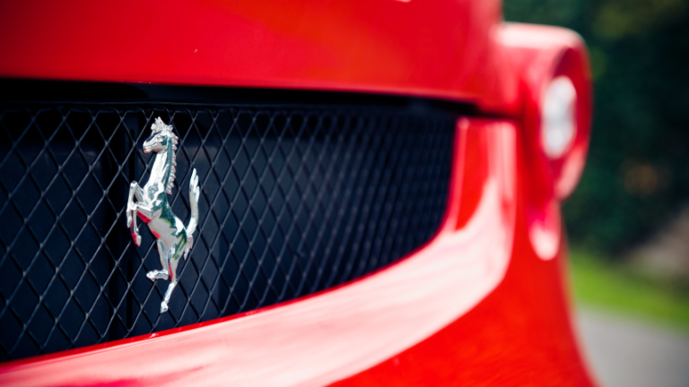 Ferrari location rennes bretagne mariages avec chauffeur